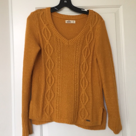 Hollister Sweater - Picture 1 of 5